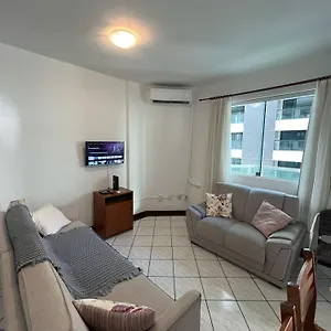 Apto 2 dormitórios, quadra mar com garagem e ar condicionado Apartamento